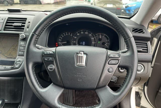 2008 Toyota Crown JDM car for sale — photo 11 of 25