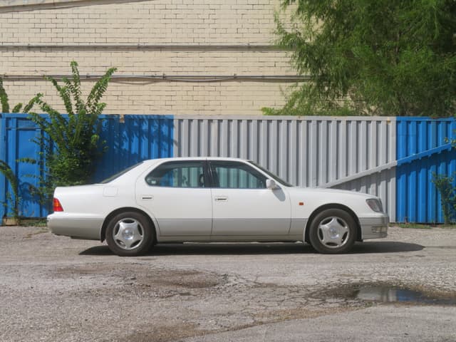 1999 Toyota Celsior JDM car for sale — photo 9 of 25