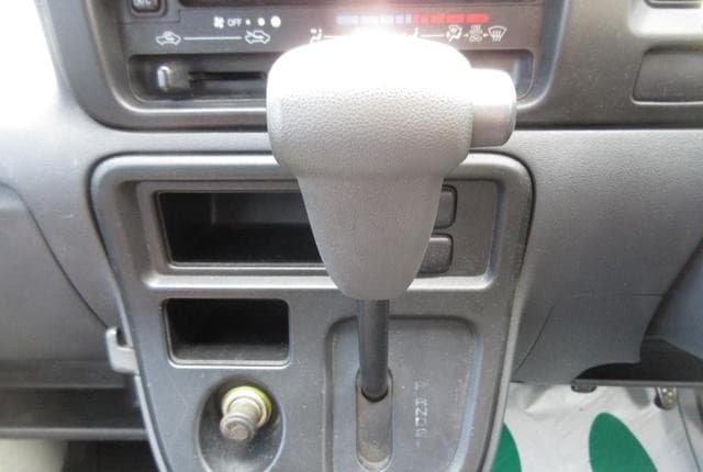 2005 Daihatsu Hijet JDM car for sale — photo 11 of 25