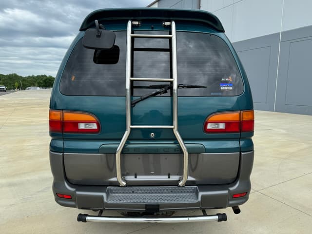 1998 Mitsubishi Delica JDM car for sale — photo 8 of 25
