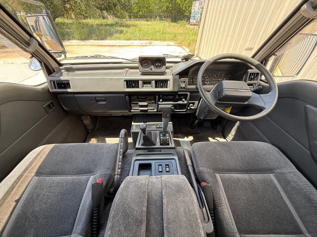 1990 Mitsubishi Delica JDM car for sale — photo 18 of 20