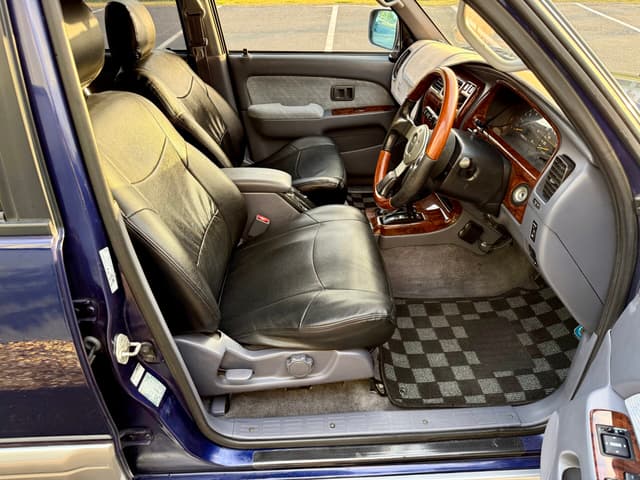 1996 Toyota Hilux Surf JDM car for sale — photo 20 of 25