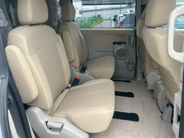 2011 Mitsubishi Delica JDM car for sale — photo 6 of 8