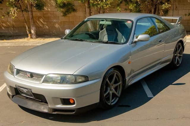 1996 Nissan Skyline JDM car for sale — photo 2 of 25