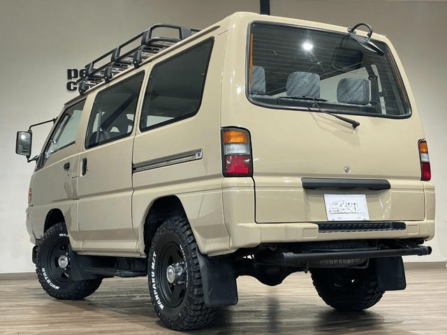 1991 Mitsubishi Delica JDM car for sale — photo 11 of 25