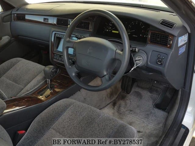1998 Toyota Crown JDM car for sale — photo 3 of 6