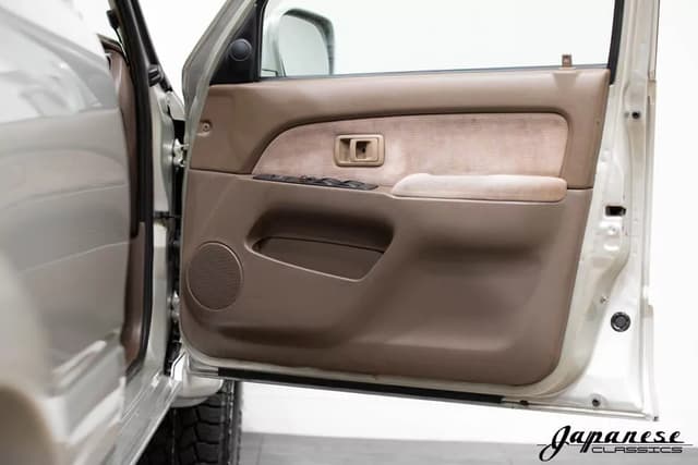2000 Toyota Hilux Surf JDM car for sale — photo 19 of 25