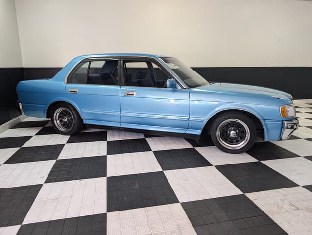 1995 Toyota Crown JDM car for sale — photo 2 of 25