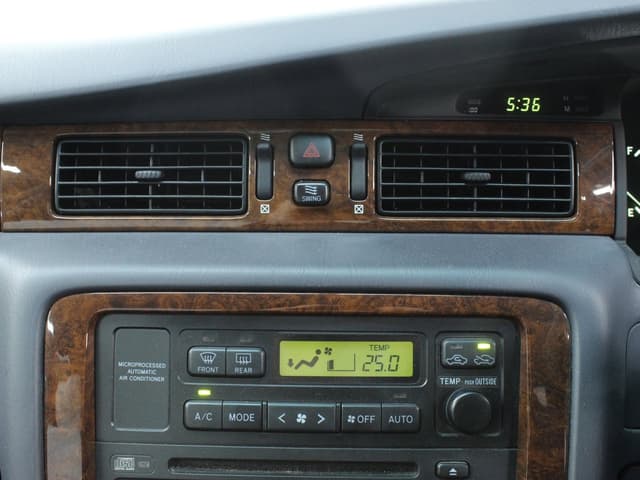 1997 Toyota Crown JDM car for sale — photo 12 of 25