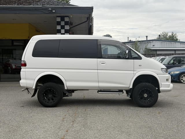 2004 Mitsubishi Delica JDM car for sale — photo 7 of 17