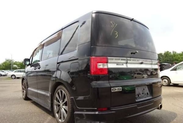 Mitsubishi Delica JDM car for sale — photo 6 of 6
