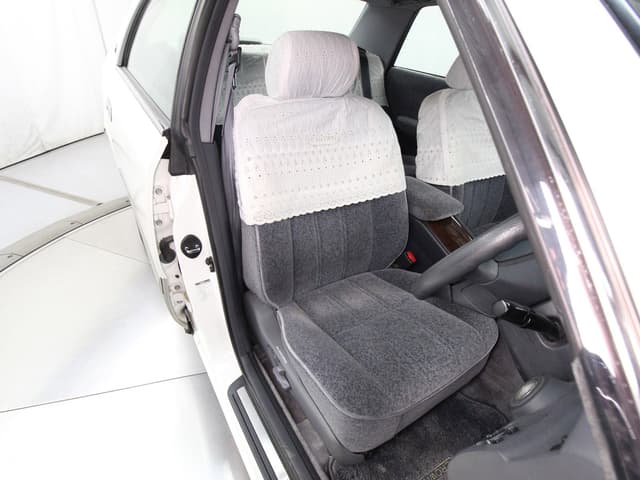 1997 Toyota Crown JDM car for sale — photo 16 of 25