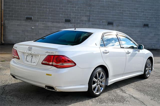 2010 Toyota Crown JDM car for sale — photo 11 of 22
