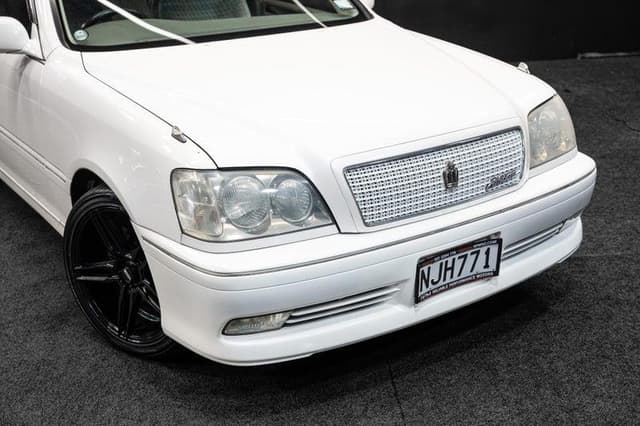 2000 Toyota Crown JDM car for sale — photo 13 of 18