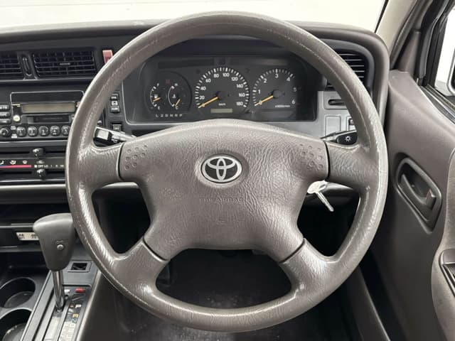 2001 Toyota HiAce JDM car for sale — photo 9 of 25