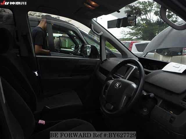 2010 Toyota Noah JDM car for sale — photo 3 of 8