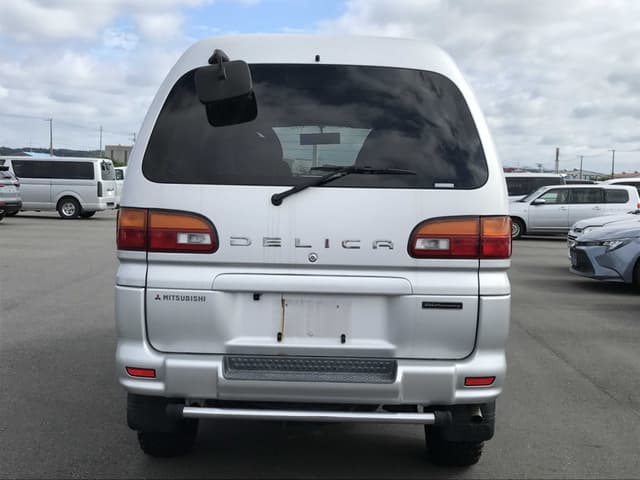 2002 Mitsubishi Delica JDM car for sale — photo 6 of 25