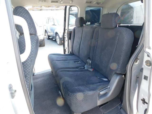 2006 Honda Stepwagon JDM car for sale — photo 5 of 8