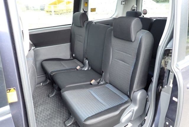2008 Toyota Voxy JDM car for sale — photo 22 of 25