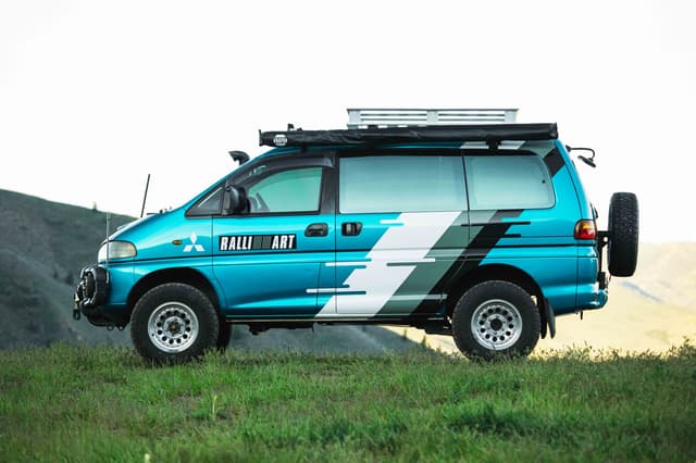 1997 Mitsubishi Delica JDM car for sale — photo 2 of 25