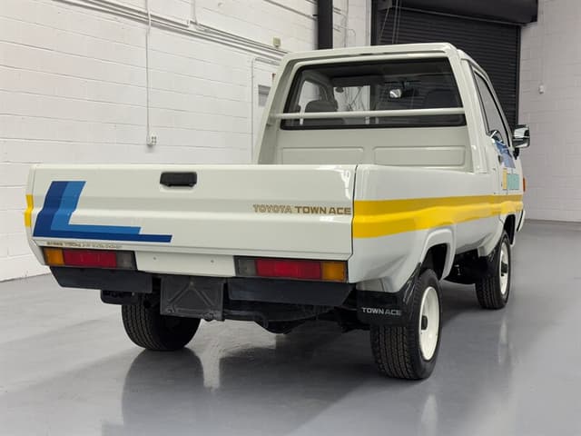 1989 Toyota Townace JDM car for sale — photo 8 of 10