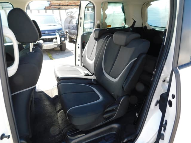 2010 Mazda Biante JDM car for sale — photo 5 of 8