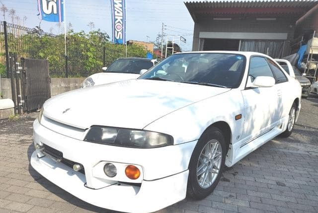 1997 Nissan Skyline JDM car for sale — photo 2 of 6