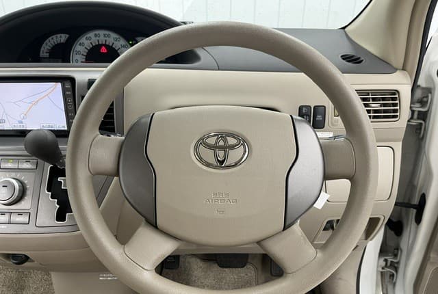 2007 Toyota Raum JDM car for sale — photo 9 of 25