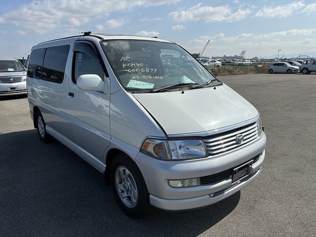 1997 Toyota Regius JDM car for sale — photo 3 of 9