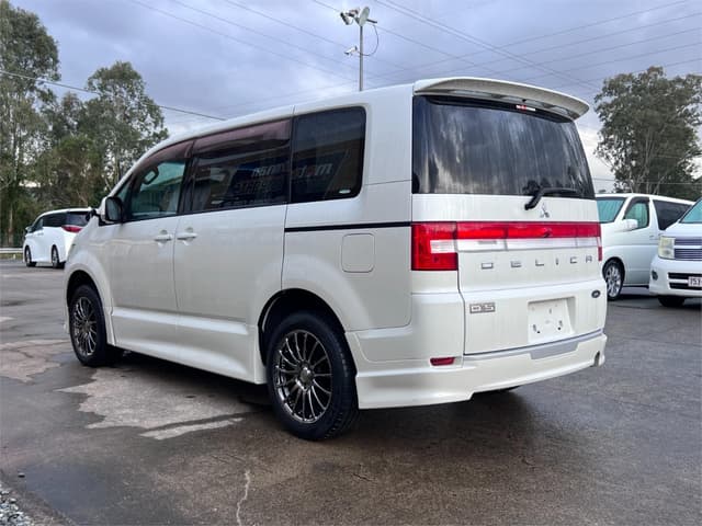 2007 Mitsubishi Delica JDM car for sale — photo 8 of 17