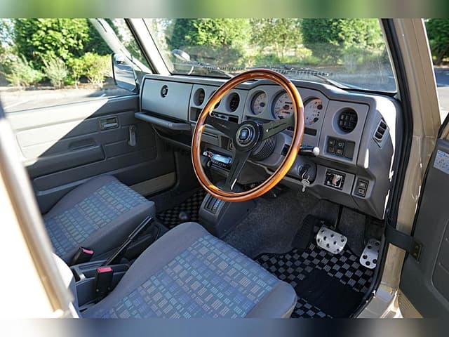 1997 Suzuki Jimny JDM car for sale — photo 12 of 24