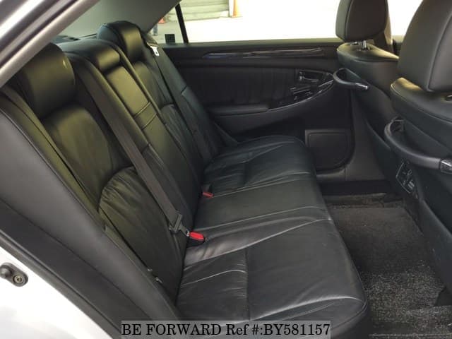 2004 Toyota Crown JDM car for sale — photo 4 of 6