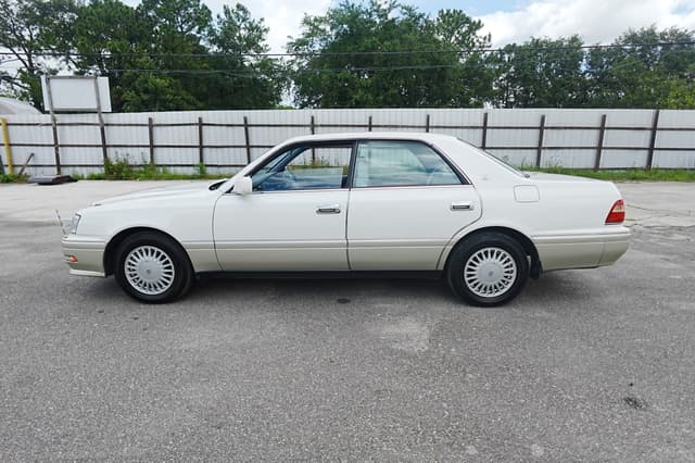 1995 Toyota Crown JDM car for sale — photo 5 of 15