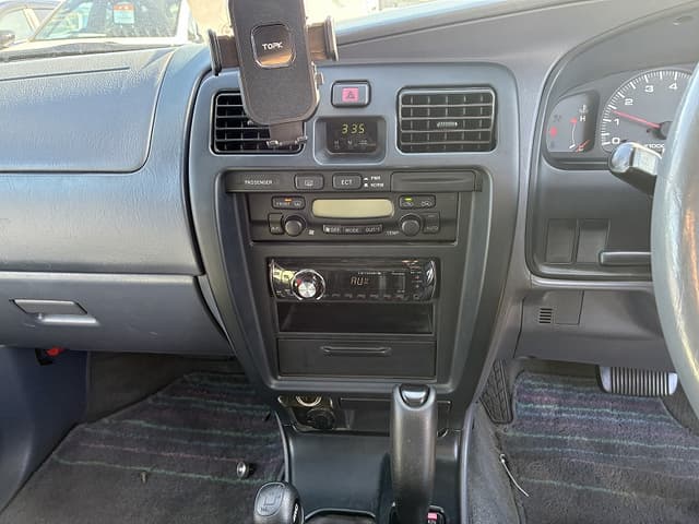 2000 Toyota Hilux Surf JDM car for sale — photo 5 of 8
