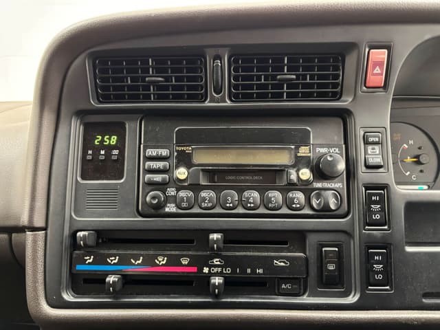 2001 Toyota HiAce JDM car for sale — photo 11 of 25