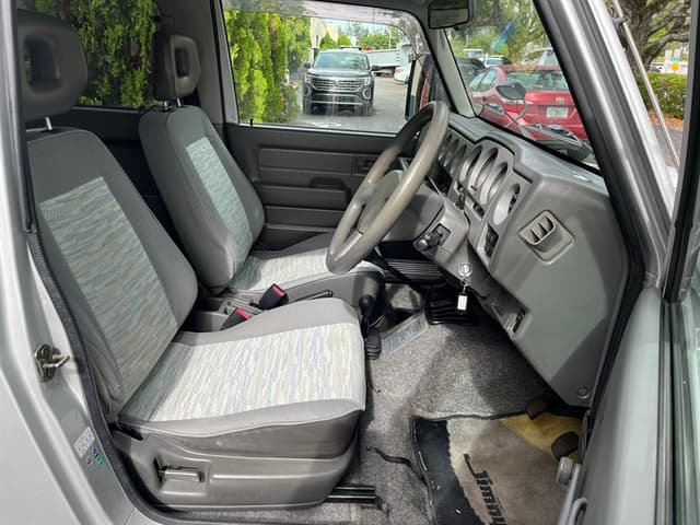 1998 Suzuki Jimny JDM car for sale — photo 11 of 17