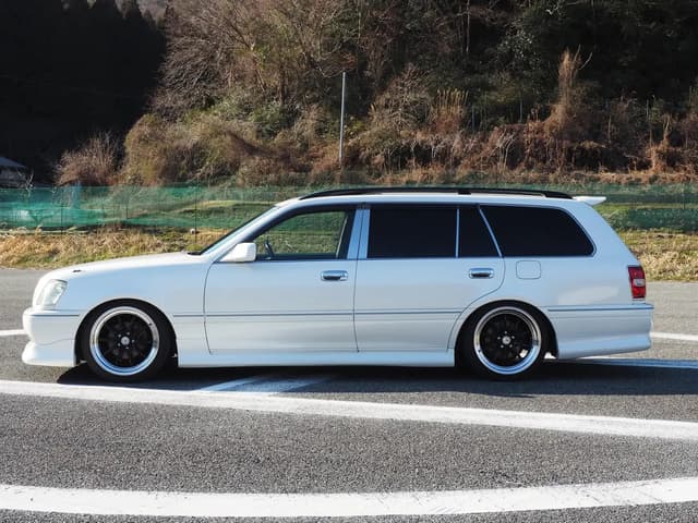 2001 Toyota Crown JDM car for sale — photo 16 of 25