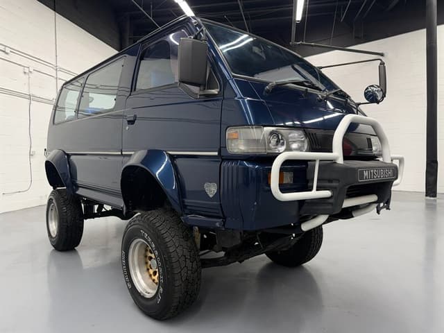 1993 Mitsubishi Delica JDM car for sale — photo 3 of 10