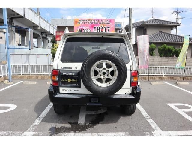 1998 Mitsubishi Pajero JDM car for sale — photo 17 of 23