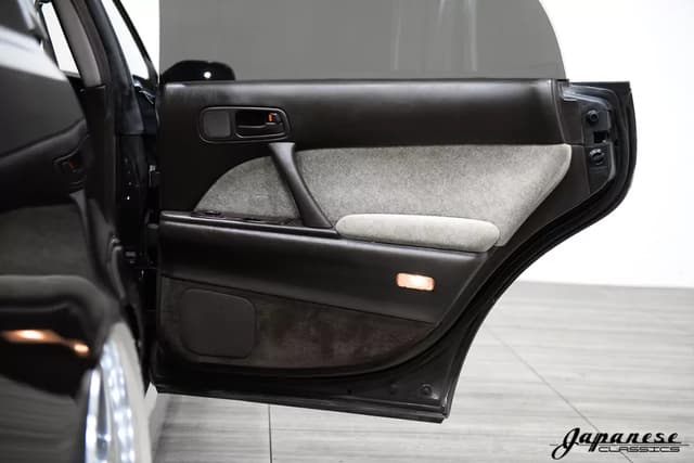 1992 Toyota Crown JDM car for sale — photo 19 of 25