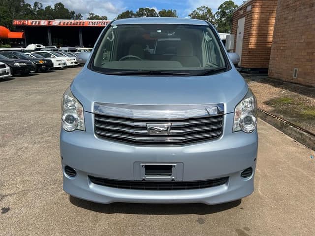 2011 Toyota Noah JDM car for sale — photo 3 of 17