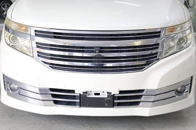 2010 Nissan Elgrand JDM car for sale — photo 20 of 25