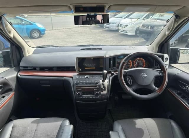 2005 Nissan Elgrand JDM car for sale — photo 10 of 16