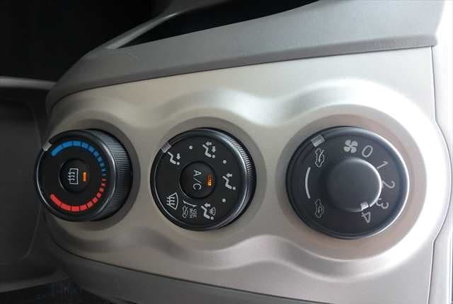 2009 Toyota Vitz JDM car for sale — photo 20 of 25