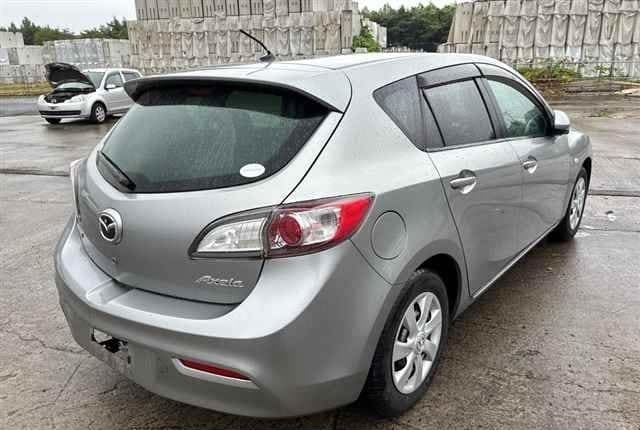 2009 Mazda Axela JDM car for sale — photo 2 of 8
