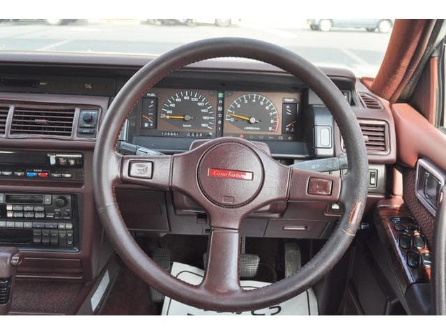 1995 Nissan Gloria JDM car for sale — photo 18 of 25