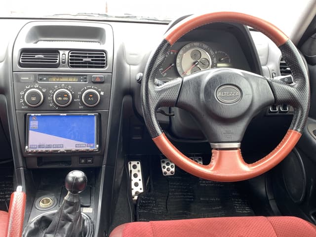2001 Toyota Altezza JDM car for sale — photo 6 of 10