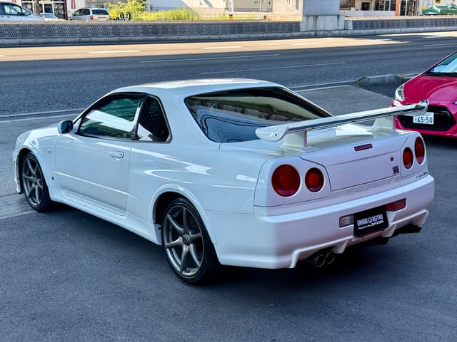 Nissan Skyline JDM car for sale — photo 18 of 25