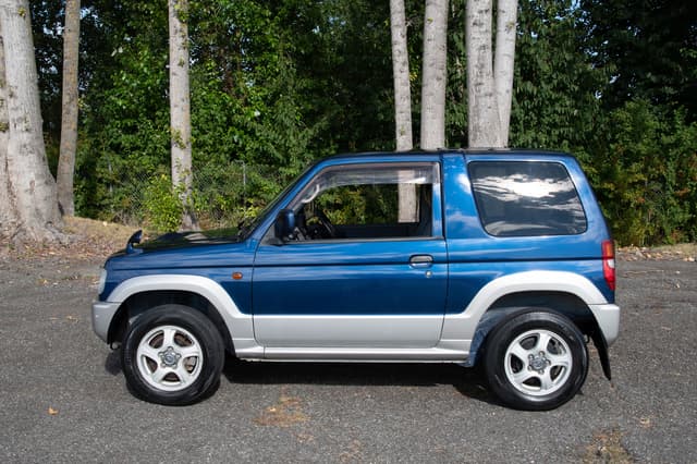 2000 Mitsubishi Pajero Mini JDM car for sale — photo 8 of 15