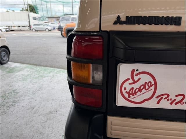 1998 Mitsubishi Pajero JDM car for sale — photo 14 of 25